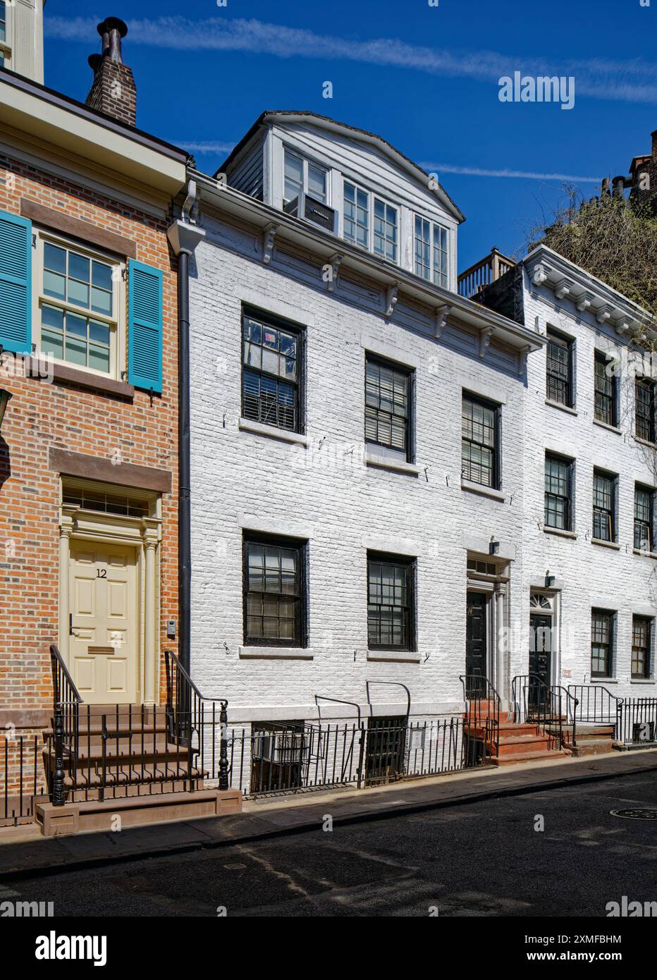 14 Gay Street, erbaut 1828 aus Ziegeln und Stein und entworfen von Daniel H. Weed & Joseph D. Baldwin im Federal-Stil, mit prominentem dreifacher Dachfenster. Stockfoto