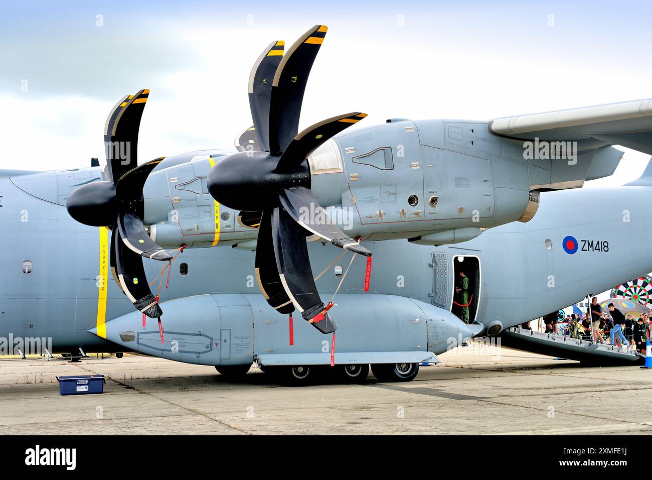 RIAT 2024 Fairford an RAF Airbus A400M Atlas C1 ist ein viermotoriges Transportflugzeug mit massiven gewellten Propellern, die für schwere Aufzüge entwickelt wurden Stockfoto