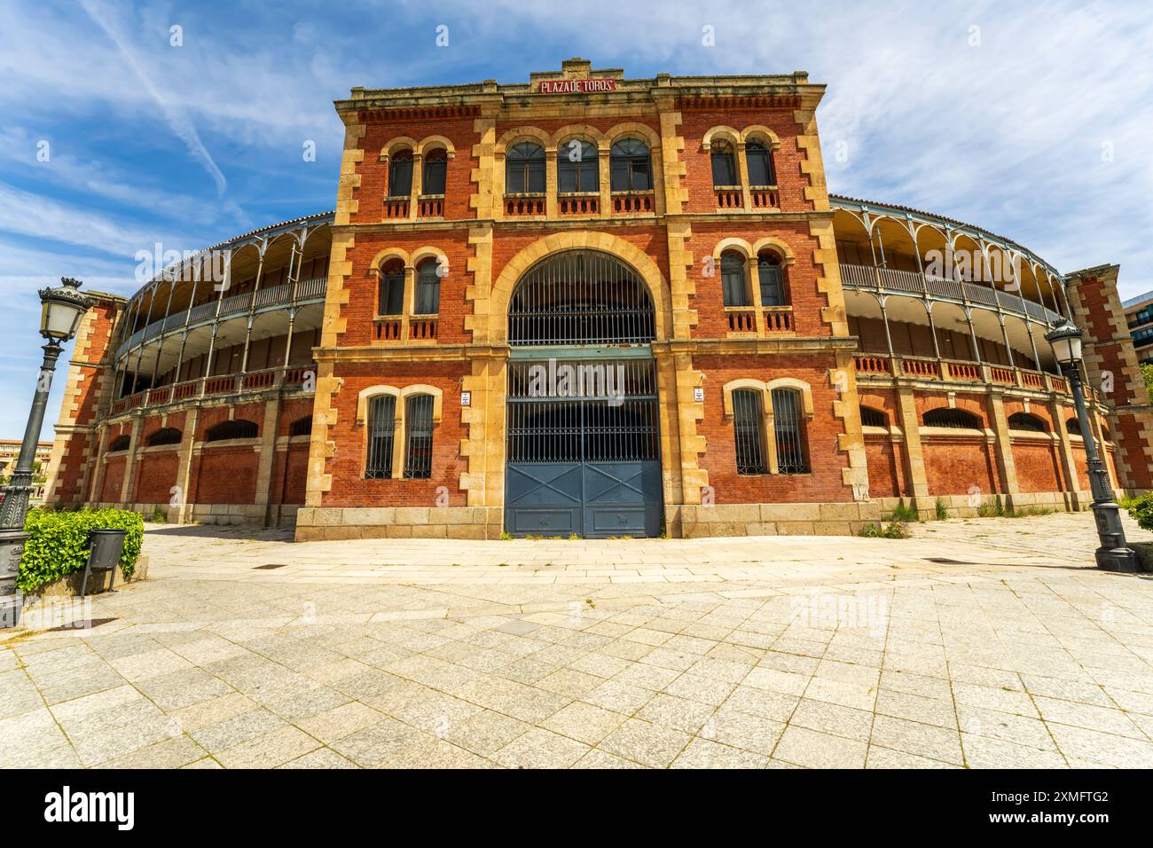 Salamanca Panorama mit Plaza de Toros de Salamanca Stierkampfarena, Stierkampfarena auch bekannt als La Glorieta oder Plaza de Toros de La Glorieta in Spanien. Stockfoto