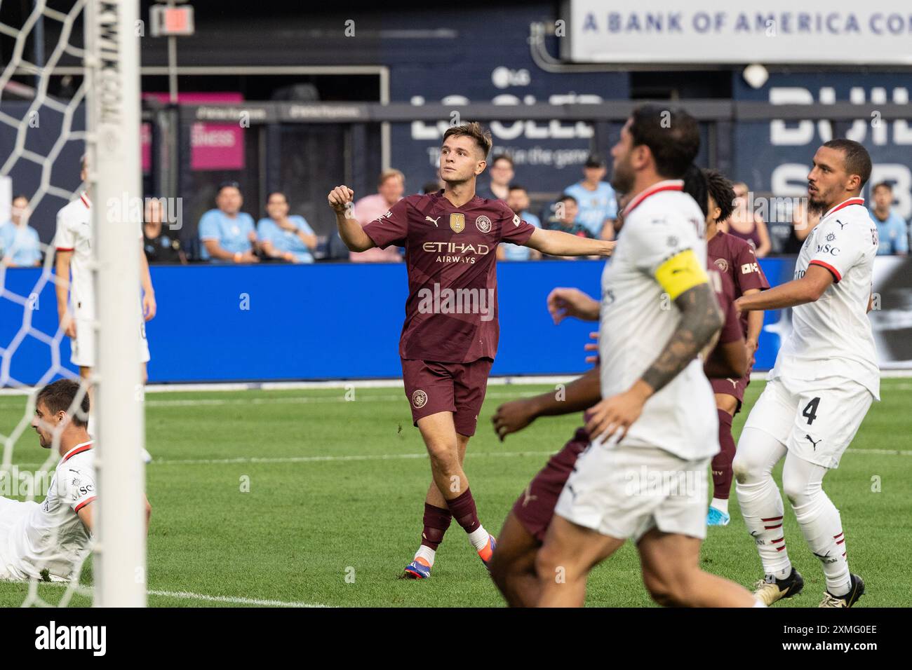 New York, USA. Juli 2024. James McAtee (87) von Manchester City reagiert beim Freundschaftsspiel gegen den AC Milan im Yankee Stadium in New York am 27. Juli 2024. Der AC Milan gewann mit 3:2. Es war die zweite Niederlage gegen Manchester City während einer Vorsaison-Tour durch die USA, nachdem sie drei Tage zuvor gegen Celtic verloren hatte. Dieses Spiel war Teil der Soccer Champions Tour, die von DirecTV gesponsert wurde. (Foto: Lev Radin/SIPA USA) Credit: SIPA USA/Alamy Live News Stockfoto