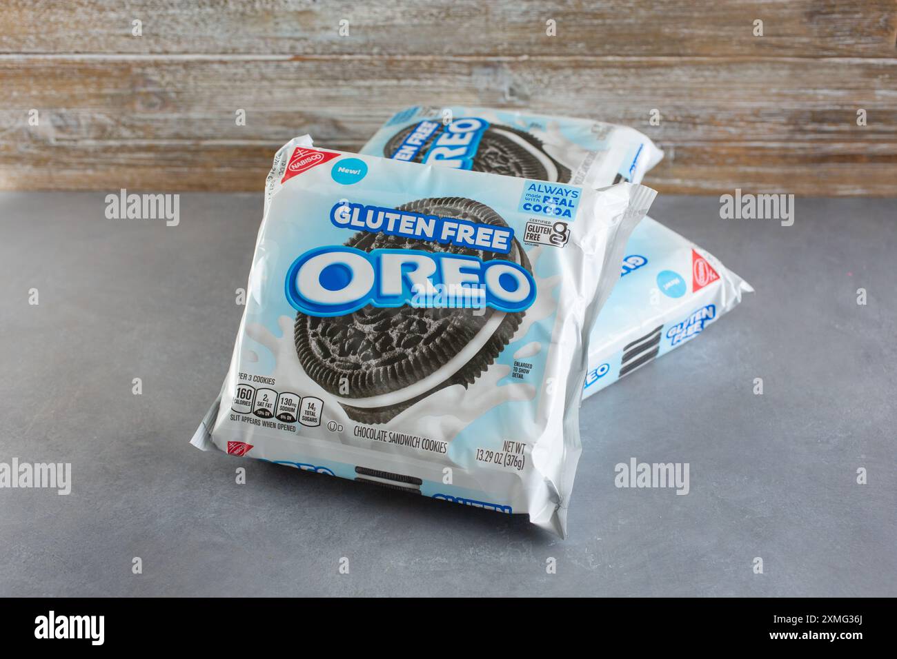 Los Angeles, Kalifornien, USA - 26.04.2021: Eine Ansicht mehrerer Pakete glutenfreier Nabisco Oreo Sandwichkekse. Stockfoto