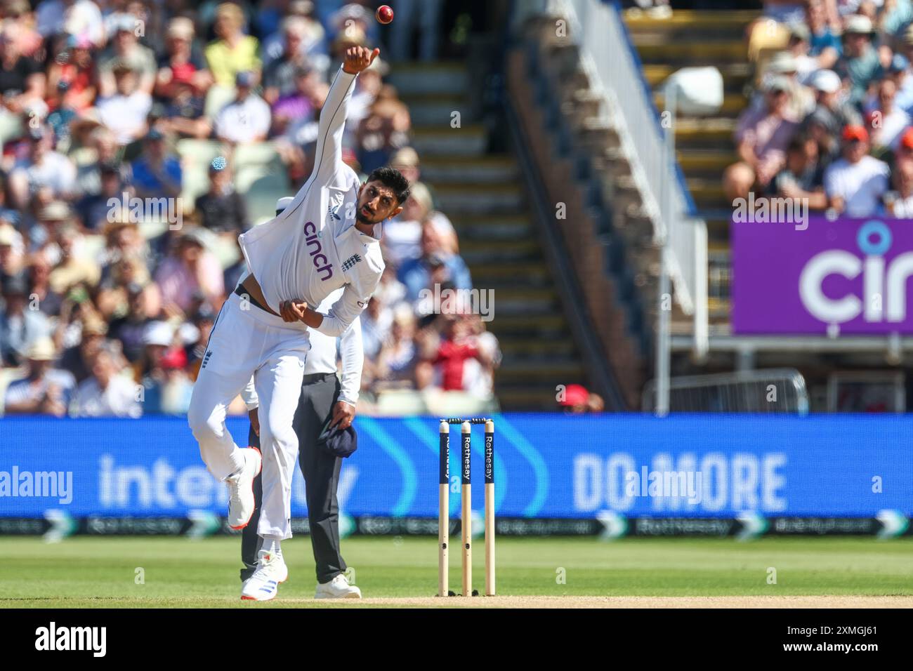 Birmingham, Großbritannien. Juli 2024. Shoaib Bashir im Actionbowling während des Spiels der International Test Match Series zwischen England und West Indies am 28. Juli 2024 im Edgbaston Cricket Ground in Birmingham. Foto von Stuart Leggett. Nur redaktionelle Verwendung, Lizenz für kommerzielle Nutzung erforderlich. Keine Verwendung bei Wetten, Spielen oder Publikationen eines einzelnen Clubs/einer Liga/eines Spielers. Quelle: UK Sports Pics Ltd/Alamy Live News Stockfoto