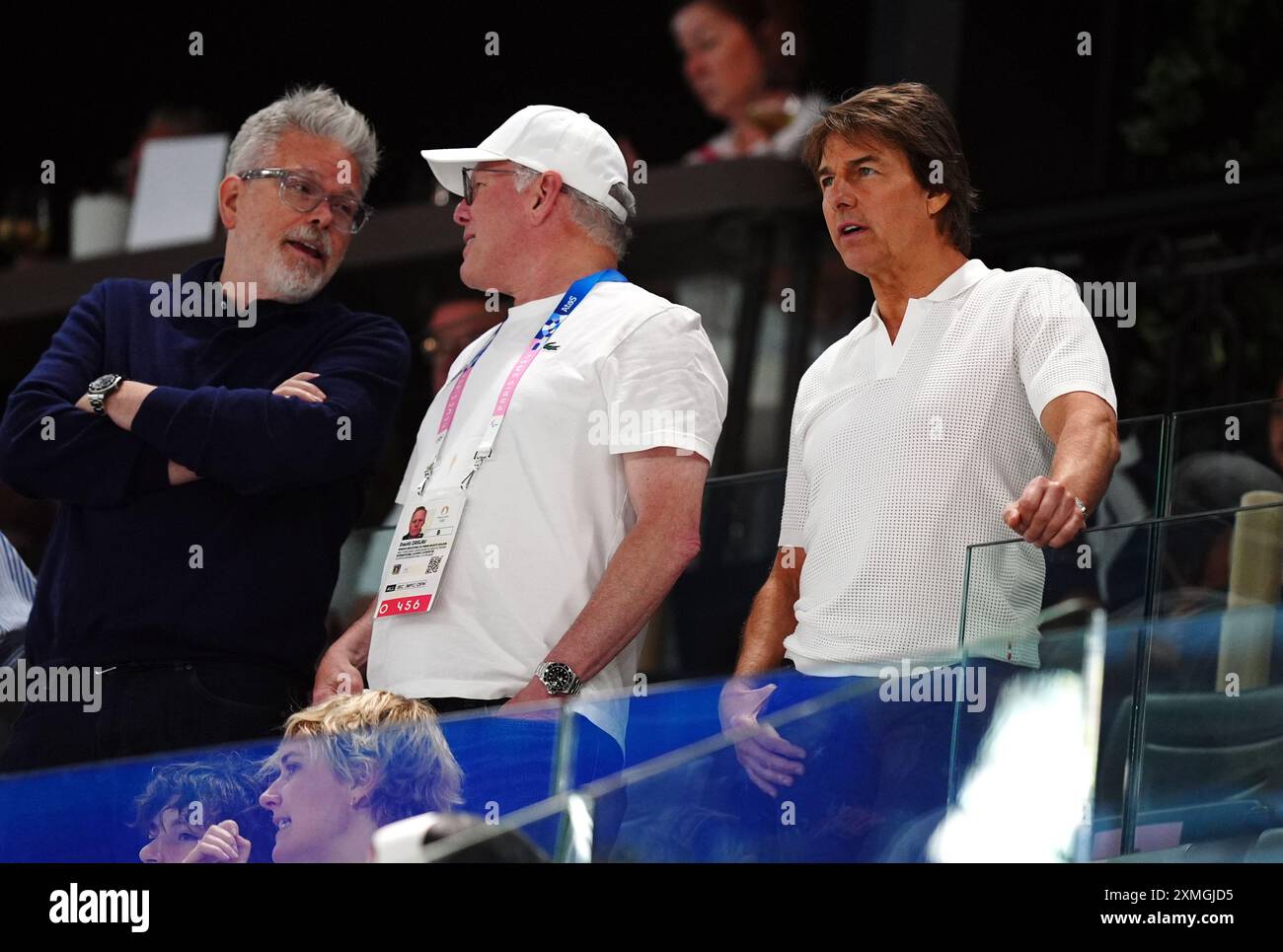Tom Cruise mit David Zaslav, der die künstlerische Gymnastik in der Bercy Arena am zweiten Tag der Olympischen Spiele 2024 in Frankreich beobachtet. Bilddatum: Sonntag, 28. Juli 2024. Stockfoto