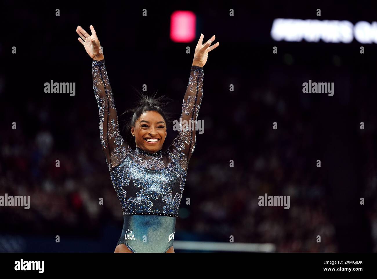 Simone Biles auf dem Balance Beam der USA während der Kunstturnen, der Frauenqualifikation in der Bercy Arena, am zweiten Tag der Olympischen Spiele 2024 in Paris. Bilddatum: Sonntag, 28. Juli 2024. Stockfoto