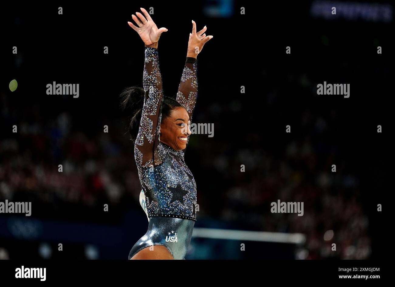 Simone Biles auf dem Balance Beam der USA während der Kunstturnen, der Frauenqualifikation in der Bercy Arena, am zweiten Tag der Olympischen Spiele 2024 in Paris. Bilddatum: Sonntag, 28. Juli 2024. Stockfoto