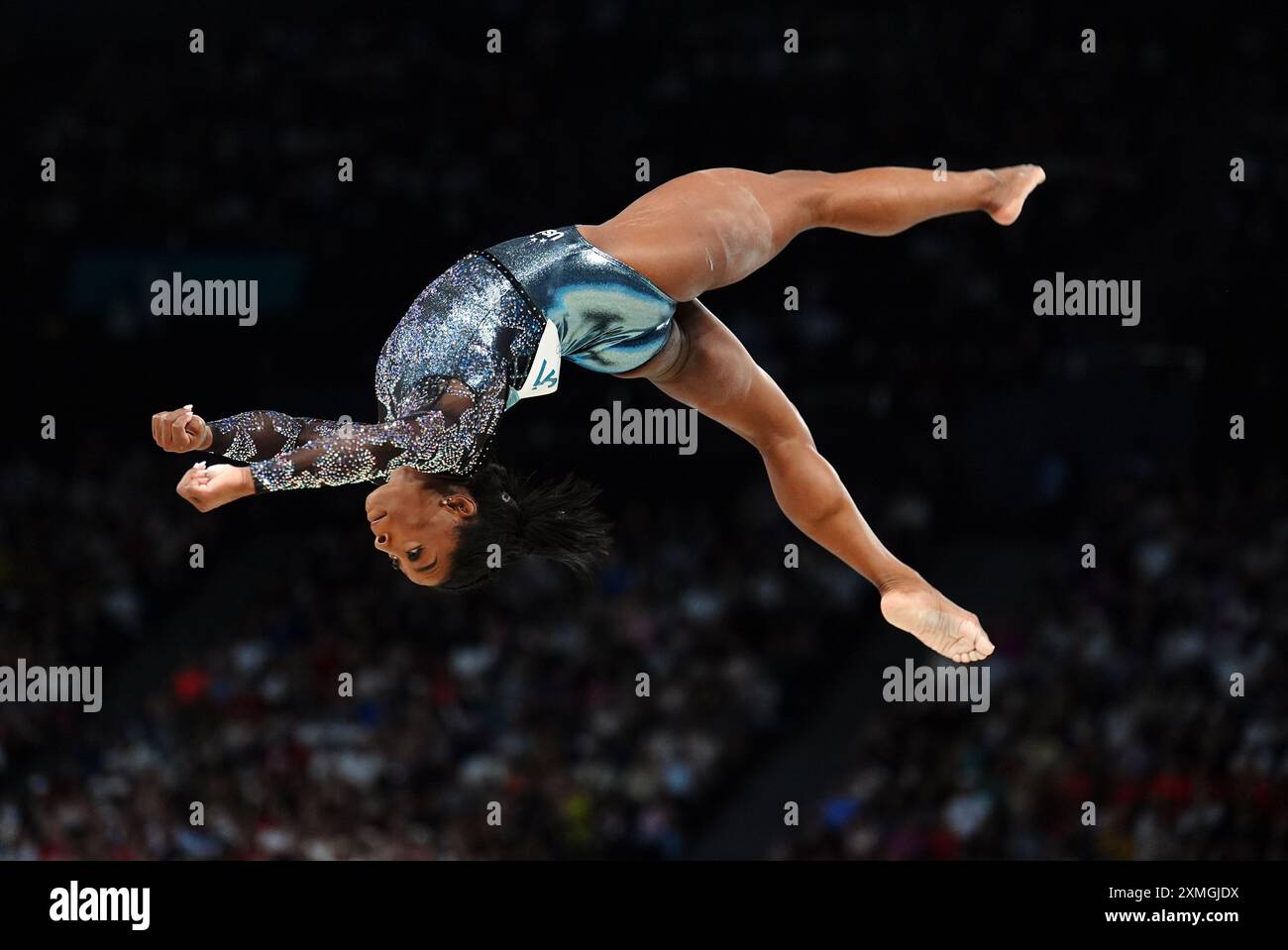 Simone Biles auf dem Balance Beam der USA während der Kunstturnen, der Frauenqualifikation in der Bercy Arena, am zweiten Tag der Olympischen Spiele 2024 in Paris. Bilddatum: Sonntag, 28. Juli 2024. Stockfoto