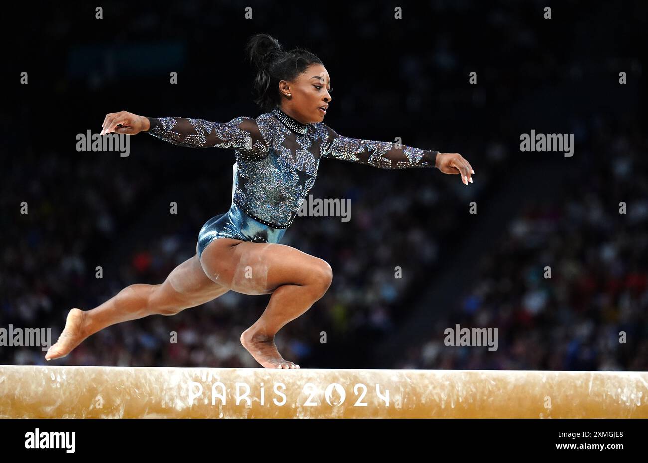 Simone Biles auf dem Balance Beam der USA während der Kunstturnen, der Frauenqualifikation in der Bercy Arena, am zweiten Tag der Olympischen Spiele 2024 in Paris. Bilddatum: Sonntag, 28. Juli 2024. Stockfoto