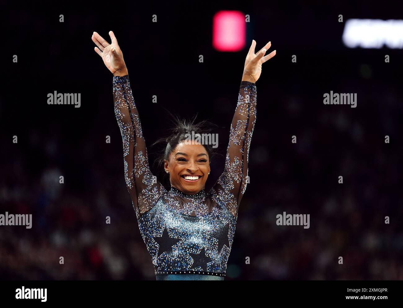 Simone Biles auf dem Balance Beam der USA während der Kunstturnen, der Frauenqualifikation in der Bercy Arena, am zweiten Tag der Olympischen Spiele 2024 in Paris. Bilddatum: Sonntag, 28. Juli 2024. Stockfoto