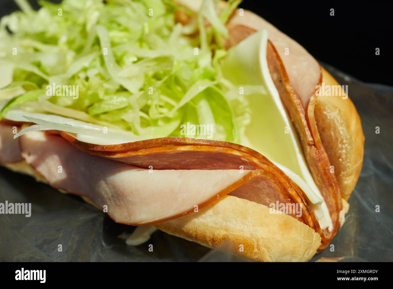 Ein Sandwich mit truthahn, bologna und Käse von einem Amischen Markt in Lancaster County, Pennsylania, USA Stockfoto