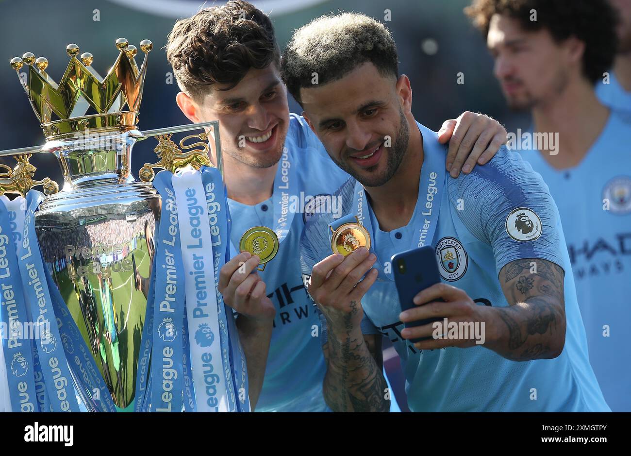 Die Spieler von Manchester City gewinnen die Trophäe der Premier League nach dem englischen Premier League-Spiel zwischen Brighton und Hove Albion und Manchester City am 12. Mai 2019 in Brighton, Großbritannien Stockfoto
