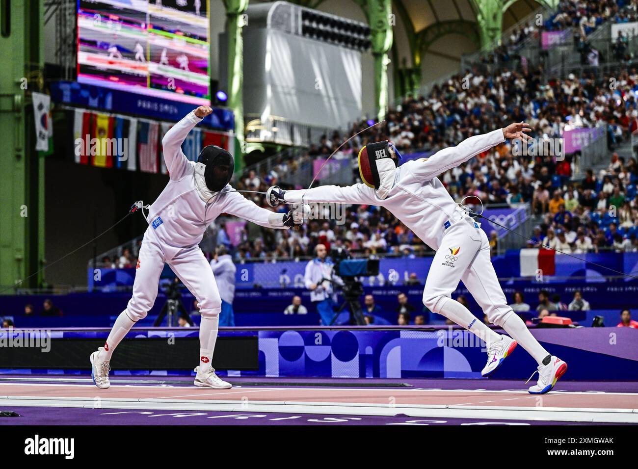 Paris, Frankreich. Juli 2024. Der Schweizer Fechter Alexis Bayard und der belgische Fechter Neisser Loyola wurden in Aktion während eines Fechten zwischen dem Schweizer Bayard und der belgischen Loyola in der Tabelle von 32 der Männer-EkeEinzelwettbewerbe bei den Olympischen Spielen 2024 in Paris am Sonntag, den 28. Juli 2024, dargestellt. Die Spiele der XXXIII. Olympiade finden vom 26. Juli bis 11. August in Paris statt. Die belgische Delegation zählt 165 Athleten, die in 21 Sportarten antreten. BELGA FOTO DIRK WAEM Credit: Belga News Agency/Alamy Live News Stockfoto