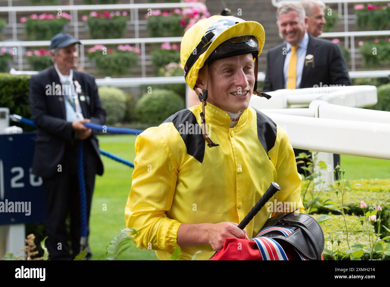 Ascot, Berkshire, Großbritannien. Juli 2024. Jockey Tom Marquand. Pferd Elnajmm, geritten von Jockey Tom Marquand, gewinnt die Betfred Handicap Stakes beim QIPCO King George Day auf der Ascot Racecourse in Berkshire. Besitzer Scheich Ahmed Al Maktoum, Trainer William Haggis, Newmarket, Züchter Godolphin. Quelle: Maureen McLean/Alamy Live News Stockfoto