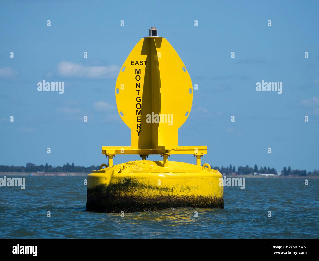 Sheerness, Kent, Großbritannien. Juli 2024. Nahaufnahmen des Schiffswracks der SS Richard Montgomery 1,5 Meilen nördlich von Sheerness, Kent (von einem Segelboot aufgenommen), von dem Experten glauben, dass es sich schneller verschlechtern könnte als erwartet, basierend auf dem neuesten veröffentlichten Bericht der Agentur Maritime and Coastguard. Das Schiff sank 1944 mit 1400 Tonnen Sprengstoff an Bord. Quelle: James Bell/Alamy Live News Stockfoto