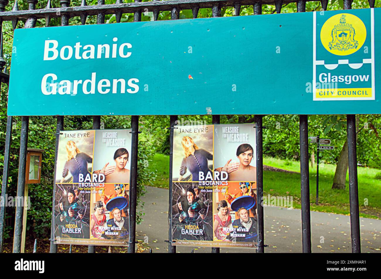 Glasgow, Schottland, Großbritannien. 28. Juli 2024: Wetter in Großbritannien: Sonniger botanischer öffentlicher Park im grünen, wohlhabenden Westen der Stadt. Bard in the Botanics ist das shakespeare Festival, das über einen Monat lang im Park stattfindet. Credit Gerard Ferry/Alamy Live News Stockfoto