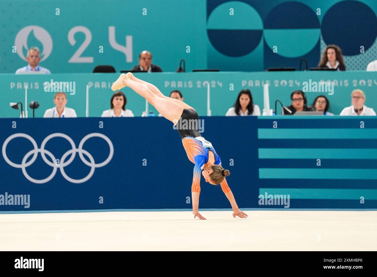 Paris, Frankreich. Juli 2024. PARIS, FRANKREICH - 28. JULI: Naomi Visser aus den Niederlanden tritt an der Qualifikation der Frauen während des 2. Tages der Kunstgymnastik - Olympischen Spiele Paris 2024 in der Bercy Arena am 28. Juli 2024 in Paris an. (Foto: Rene Nijhuis/BSR Agency) Credit: BSR Agency/Alamy Live News Stockfoto