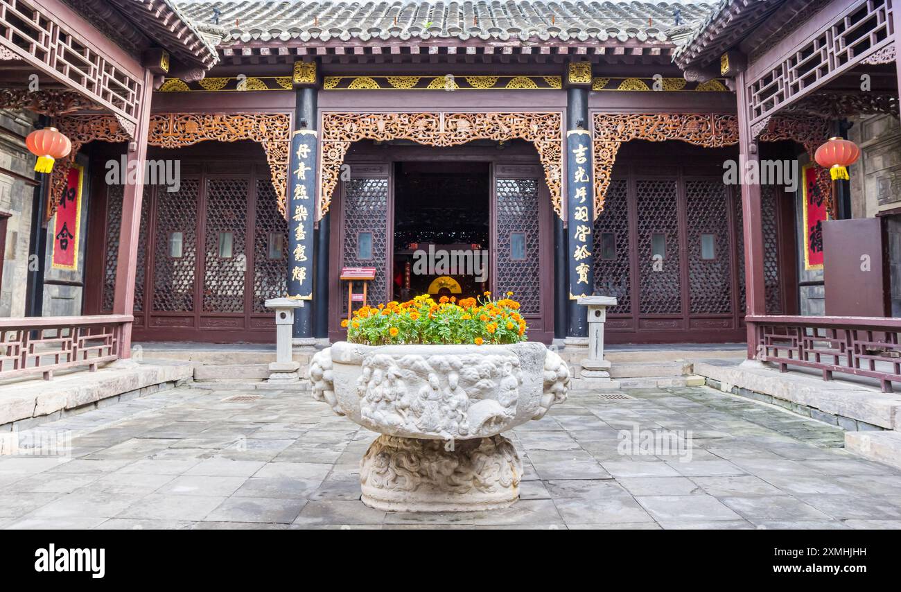 Blumentopf im Hof der Familie Shi in der Stadt Yangliuqing in Tianjin, China Stockfoto