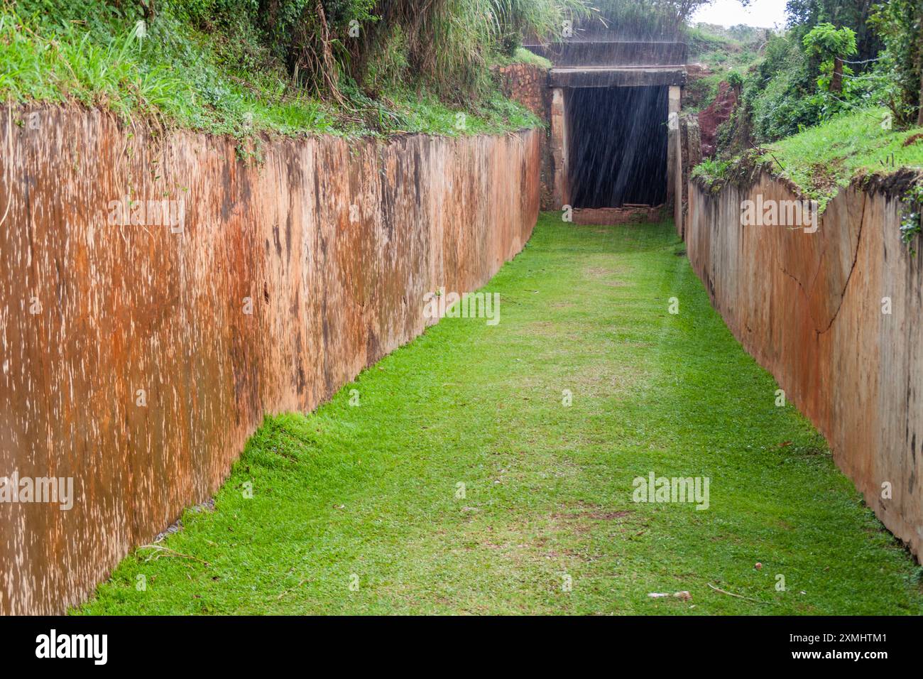 Eingang von Idi Amins unterirdischer Folterkammer in Kampala, Uganda Stockfoto