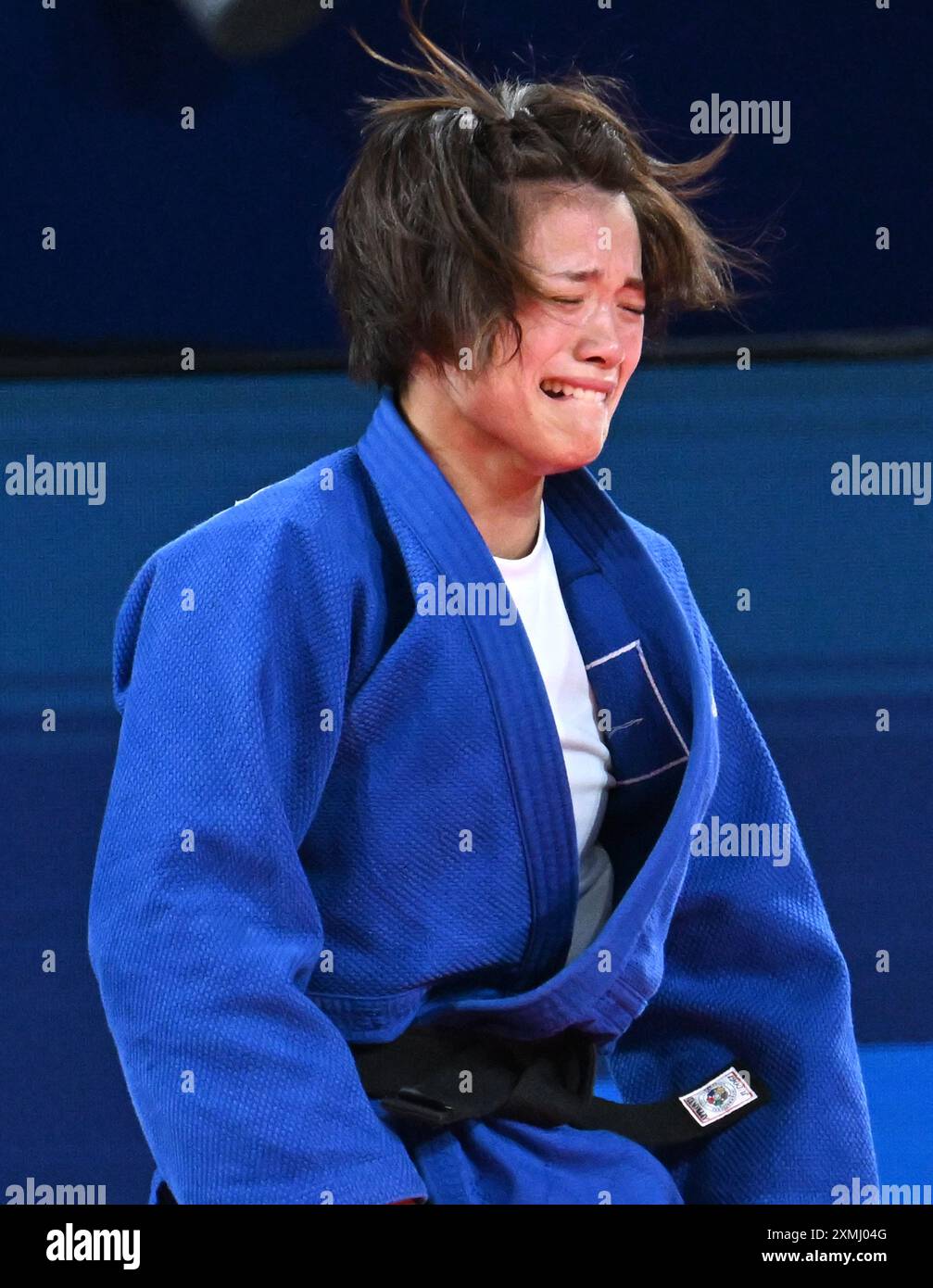 (240728) -- PARIS, 28. Juli 2024 (Xinhua) -- Abe Uta aus Japan reagiert auf die 52 kg Ausscheidungsrunde der Judo-Frauen bei den Olympischen Spielen 2024 in Paris, Frankreich, am 28. Juli 2024. (Xinhua/Li An) Stockfoto