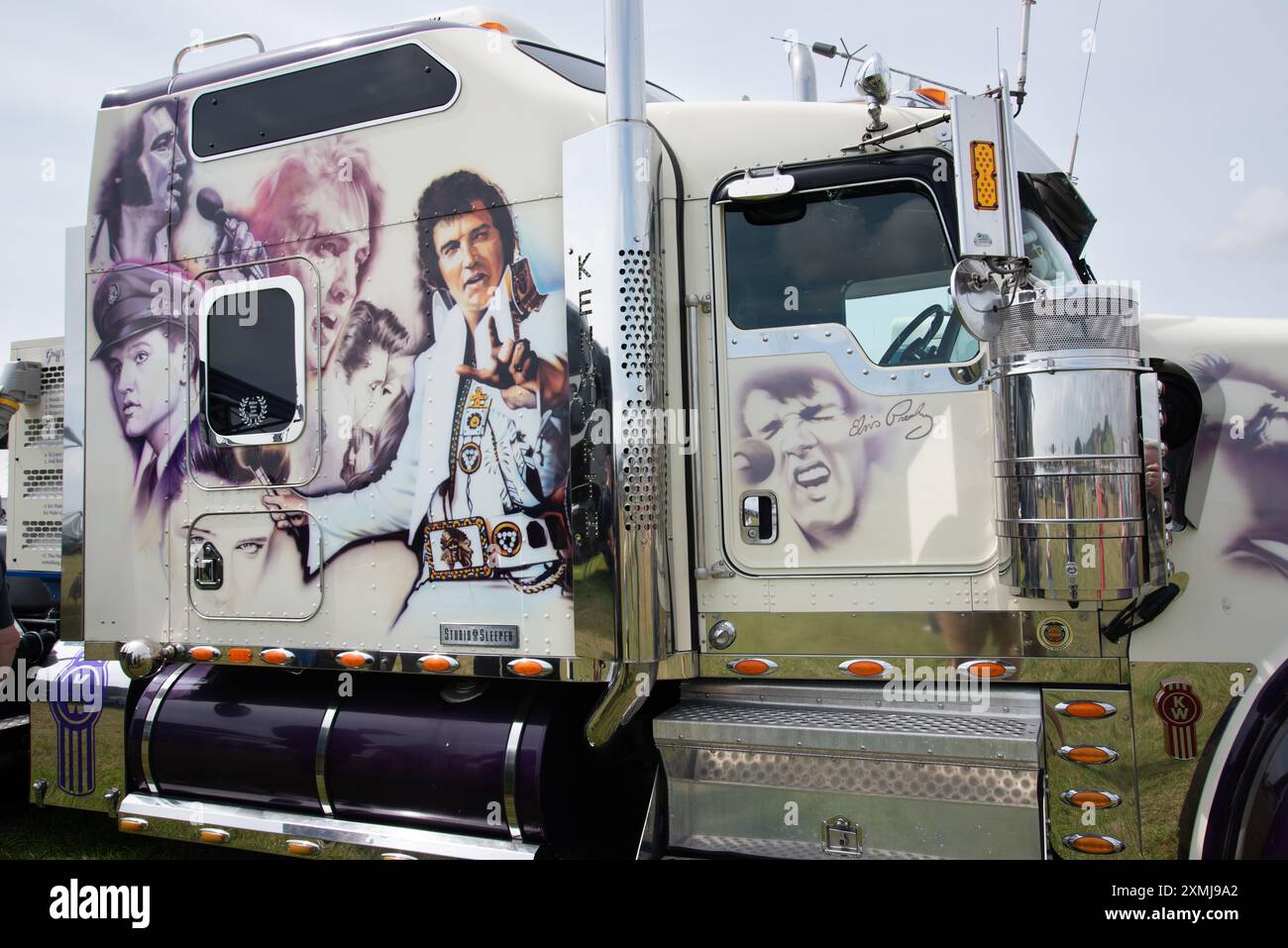 Erstaunliche Elvis-Wandbilder auf einem Kenworth-LKW, Cumbria Steam Gathering, Flookburgh, Cumbria, England. Stockfoto