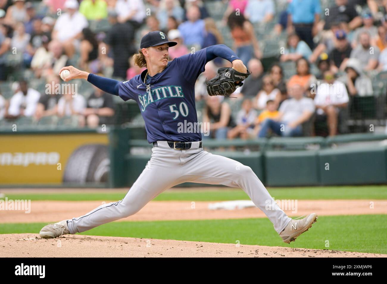 Chicago, Usa. Juli 2024. Der Starting Pitcher Bryce Miller (50) der Seattle Mariners wirft am Sonntag, den 28. Juli 2024, gegen die Chicago White Sox während des ersten Inning eines Spiels im garantierten Rate Field in Chicago, IL. Foto: Mark Black/UPI Credit: UPI/Alamy Live News Stockfoto