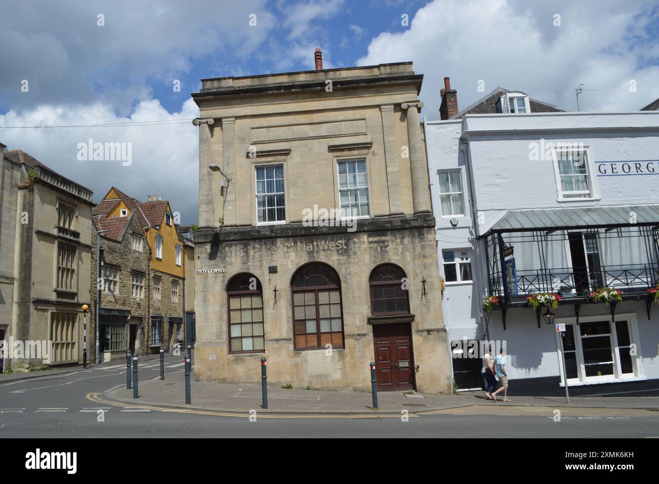 Ehemalige NatWest Bank im Stadtzentrum von Frome an der Cork Street und dem Market Place. Frome, Somerset, England, Vereinigtes Königreich. Juni 2024. Stockfoto