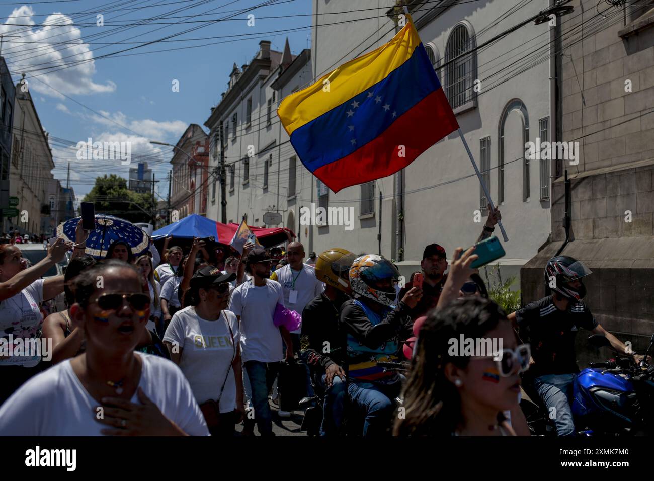 AM - MANAUS - 07/28/2024 - MANAUS, AMAZONAS, WAHLEN IN VENEZUELA, pro-OPPOSITION ACT - venezolanische Einwanderer mit Wohnsitz in Manaus, veranstaltete am frühen Nachmittag dieses Sonntags (28) eine pro-Opposition-Veranstaltung in Largo de Sao Sebastiao, Zentrum der Hauptstadt Amazonas. Die Veranstaltung fand am Tag der venezolanischen Wahlen statt und fand in mehreren Städten in Brasilien und auf der ganzen Welt statt, was die Unterstützung der Oppositionskandidaten für den derzeitigen Präsidenten Nicolas Maduro zum Ausdruck brachte. Nach Angaben des Netzwerks der Venezolaner in Brasilien hat das Land rund 560.000 Einwanderer, von denen weniger als tausend in der Lage sind, regi zu erreichen Stockfoto