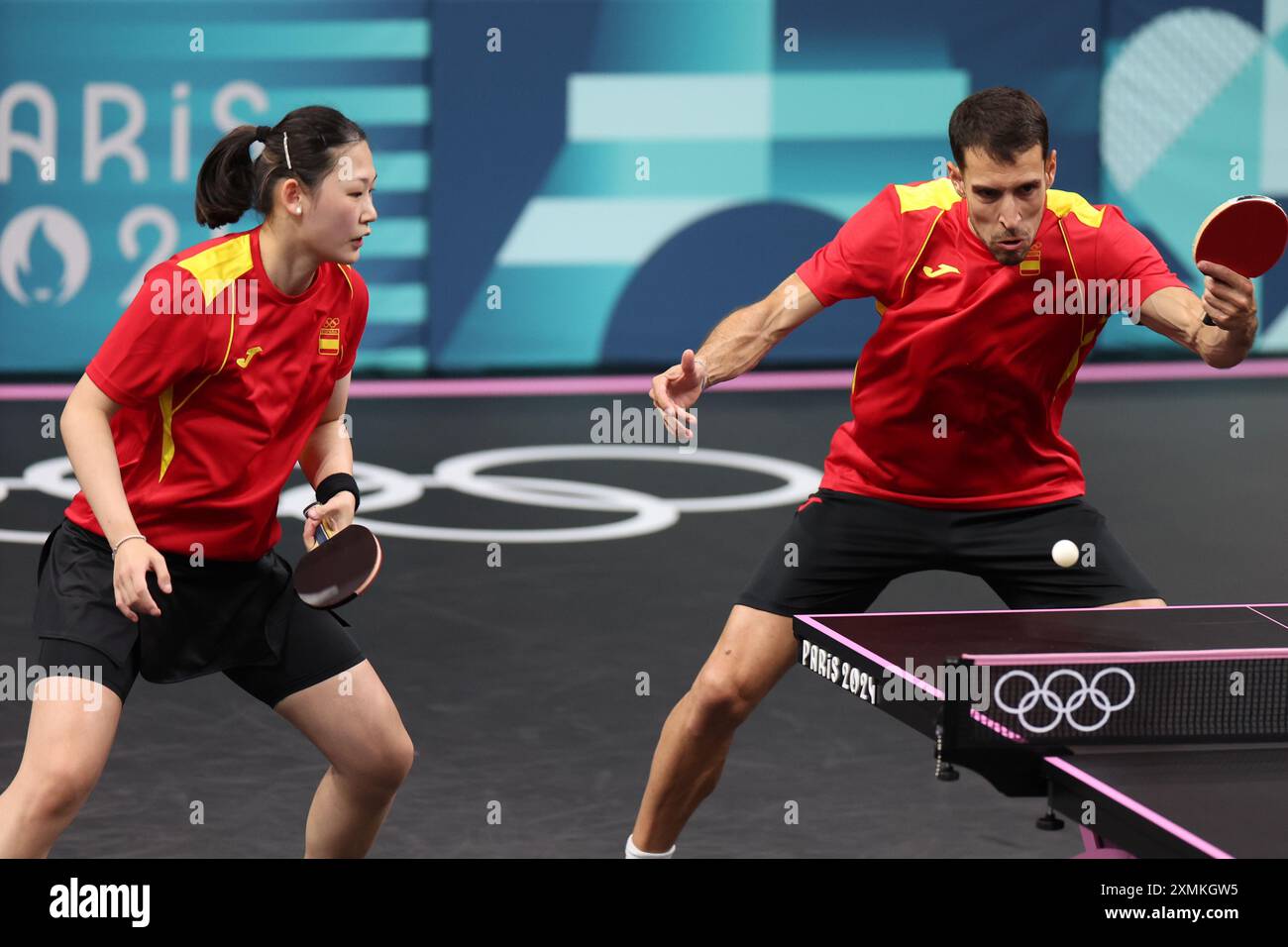 Paris, Frankreich. Juli 2024. Alvaro Robles (R)/Maria Xiao (Spanien) treten beim Viertelfinalspiel zwischen Wong Chun Ting/Doo Hoi Kem (Hongkong) und Alvaro Robles/Xiao Maria (Spanien) bei den Olympischen Spielen 2024 in Paris am 28. Juli 2024 an. Quelle: Liu Xu/Xinhua/Alamy Live News Stockfoto