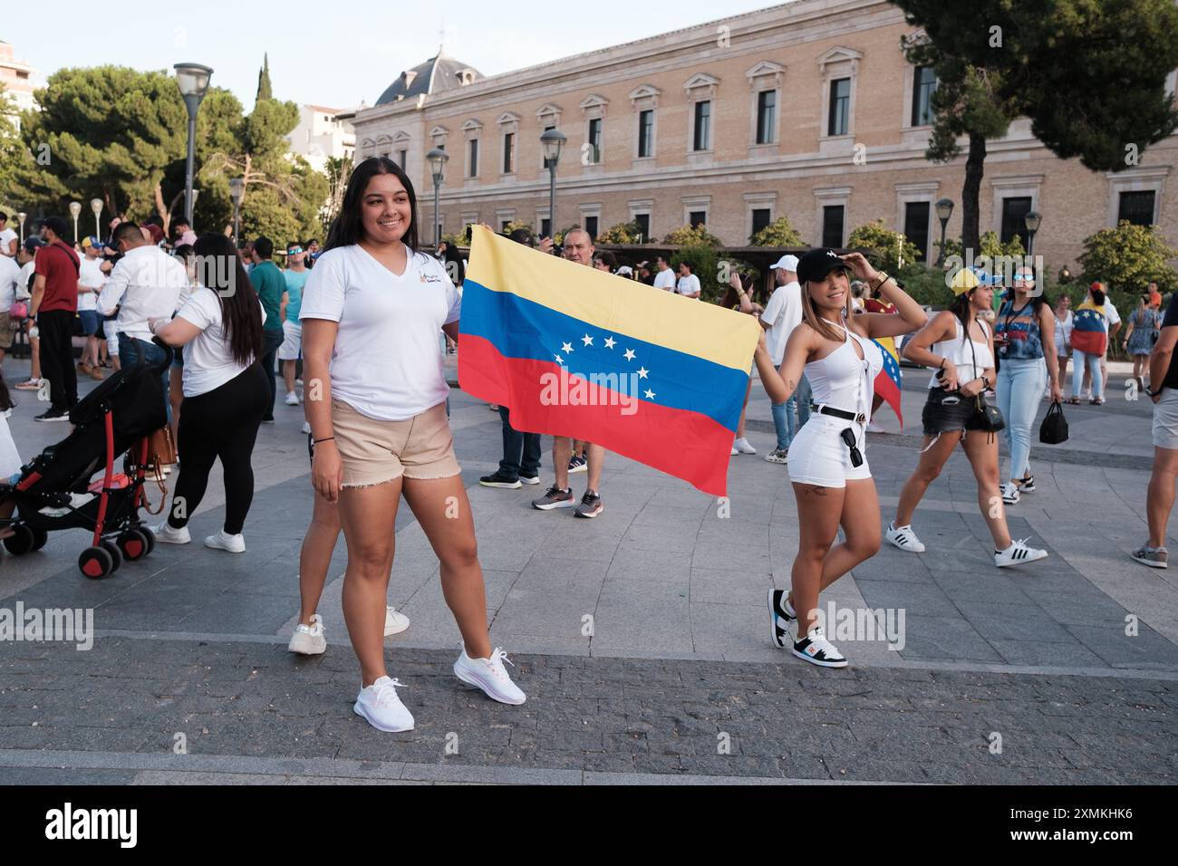 Mehrere Personen während der Demonstration für die Mobilisierung der Hoffnung für die Karawane der Freiheit bei den bevorstehenden Wahlen in Venezuela auf der Plaza de Stockfoto