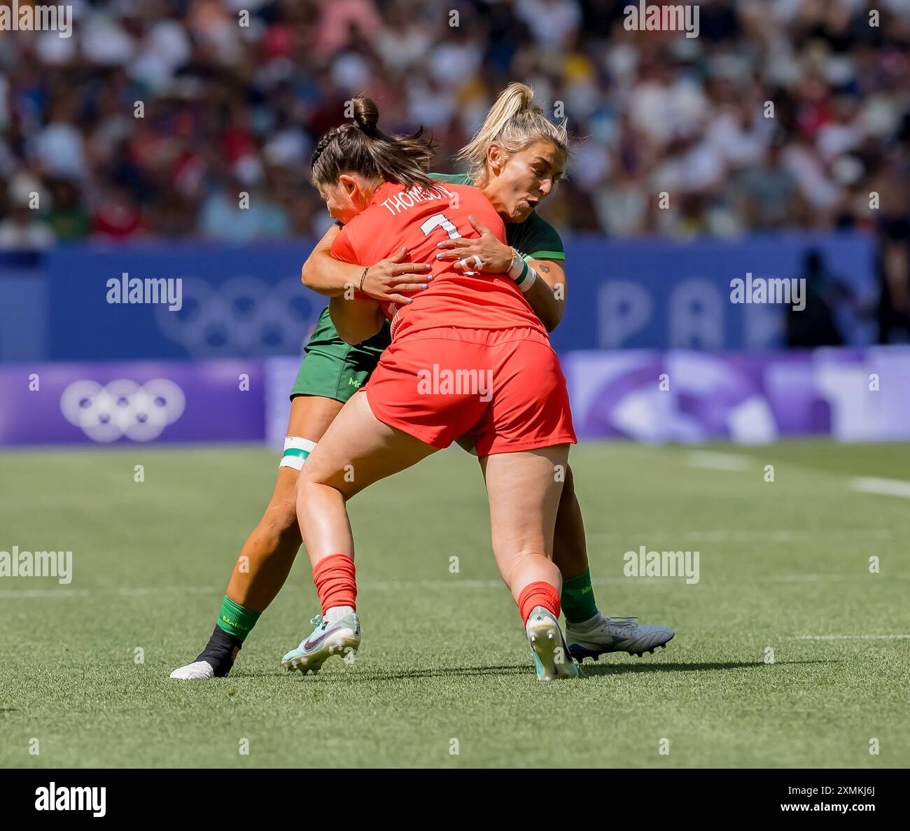 Paris, Ile de France, Frankreich. Juli 2024. Die britische Stürmerin Lisa Thomson (GBR) (1) läuft mit dem Ball während des Spiels der Frauen im Rugby Seven Pool B gegen das Team Ireland (IRL) im Stadion Sade de France während der Olympischen Sommerspiele 2024 in Paris. (Kreditbild: © Walter Arce/ZUMA Press Wire) NUR REDAKTIONELLE VERWENDUNG! Nicht für kommerzielle ZWECKE! Stockfoto