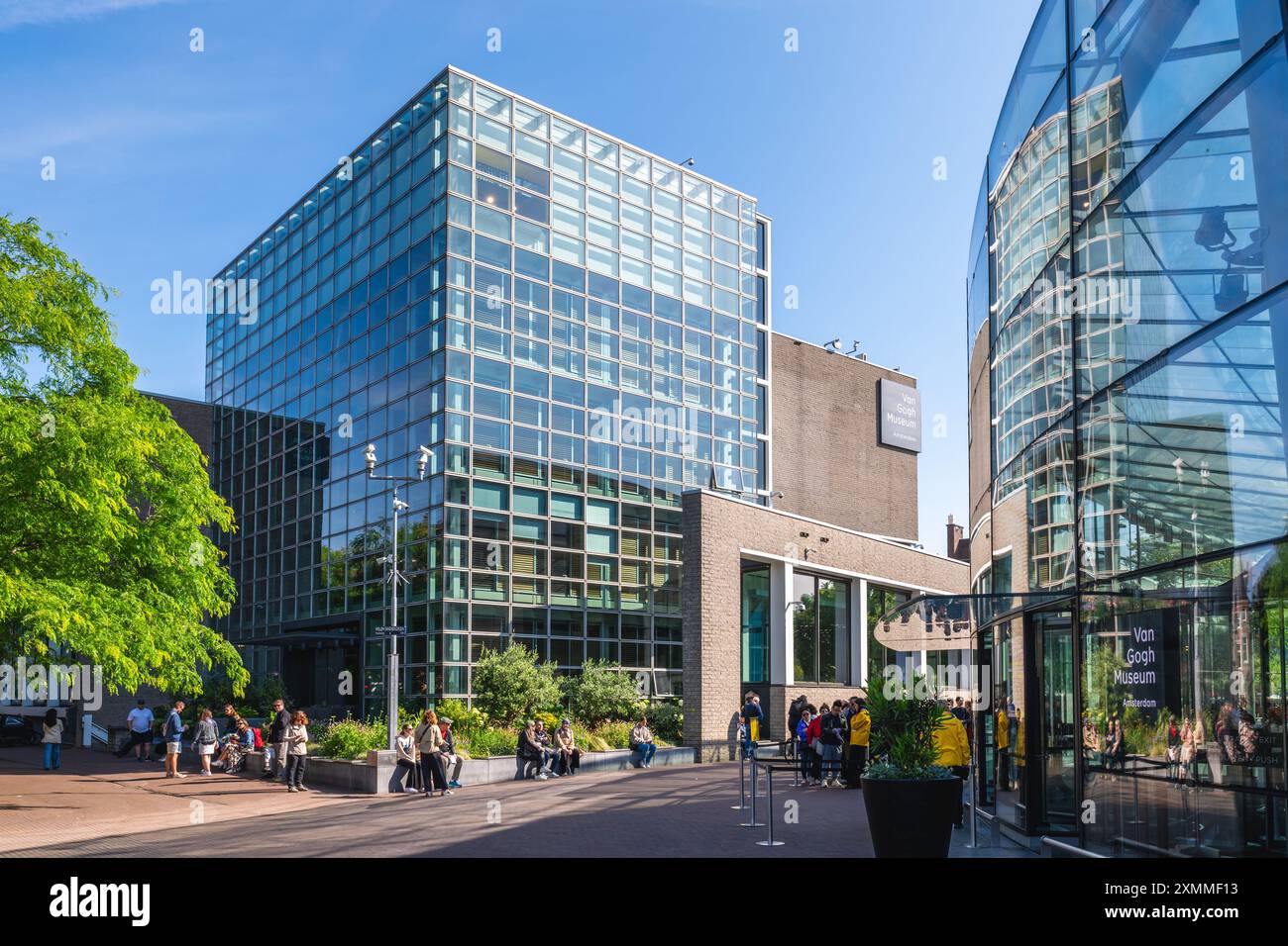 13. Juni 2024: Van Gogh Museum, ein niederländisches Kunstmuseum, das den Werken von Vincent van Gogh und seinen Zeitgenossen gewidmet ist Stockfoto