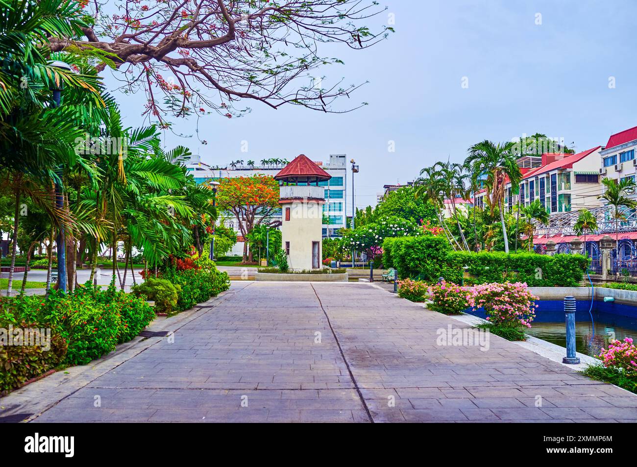 Der Aussichtsturm, die Überreste eines ehemaligen Gefängnisses auf dem Platz des Rommani Nart Parks, Bangkok, Thailand Stockfoto