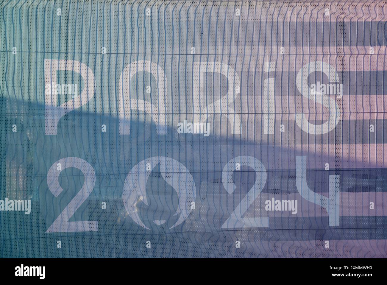 Schilder, Logos und Symbole der Olympischen Spiele 2024 in Paris. Bordeaux Olympiastadion, Bordeaux, Gironde, Frankreich, Europa. Foto: Hugo Martin/Ala Stockfoto
