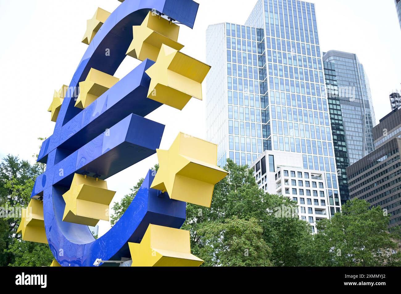 DEUTSCHLAND, Frankfurt, EZB Europäische Zentralbank, Währung Euro-Symbol / DEUTSCHLAND, Frankfurt, EZB Europäische Zentralbank, Euro Zeichen Stockfoto