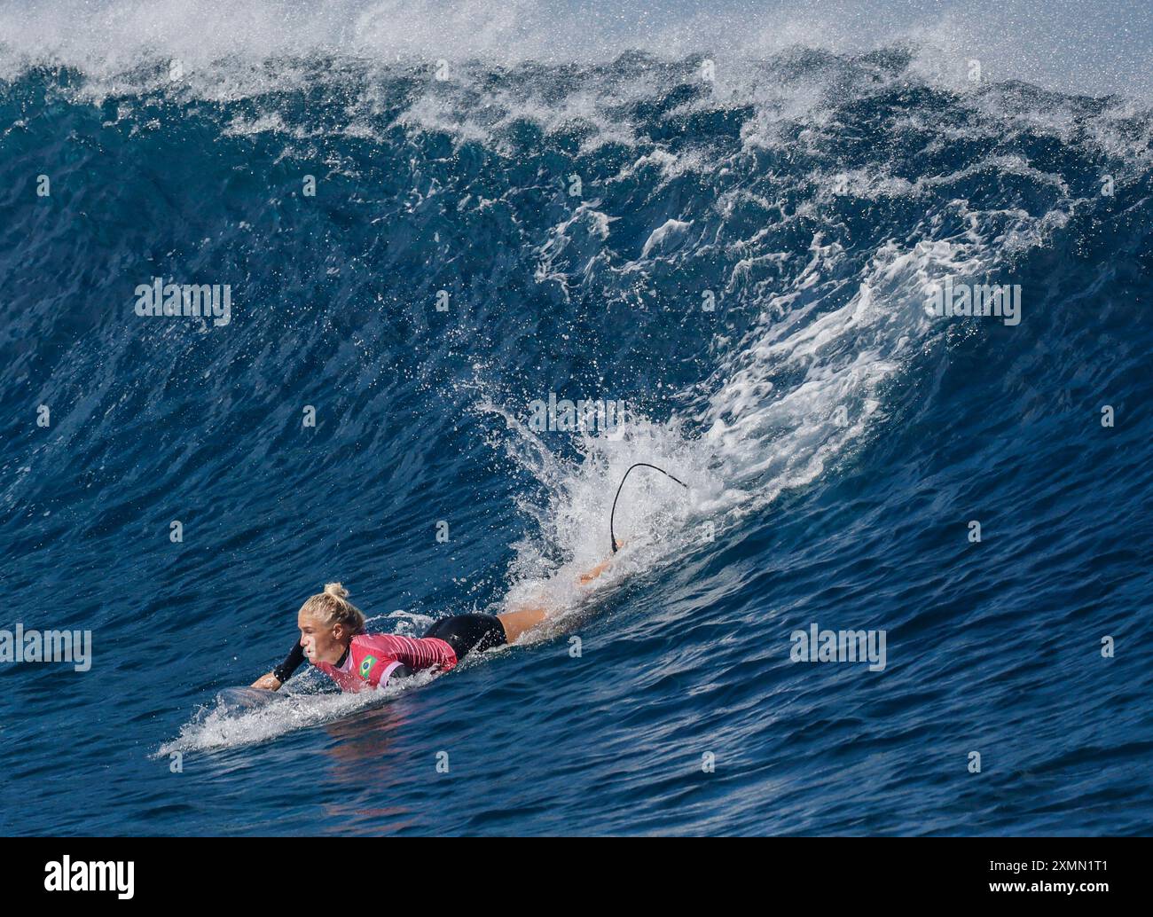 Tahiti, Französisch-Polynesien. Juli 2024. Tatiana Weston-Webb aus Brasilien tritt am 28. Juli 2024 bei den Olympischen Spielen 2024 in Teahupo'o, Tahiti, Französisch-Polynesien an. Quelle: Ma Ping/Xinhua/Alamy Live News Stockfoto