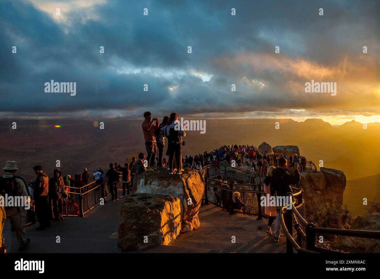 Mather Point Bei Sonnenaufgang Am Südrand Des Grand Canyon Stockfoto