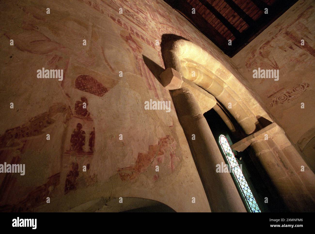 Die Wandgemälde aus dem 11. Jahrhundert an den Wänden der Church of St John the Baptist in Clayton, Sussex, laufen Gefahr, durch tod-Verstrickungen von den beiden Fledermäusen, die dort leben, zu zerfallen. 12. November 1998 Bild von Roger Bamber Stockfoto