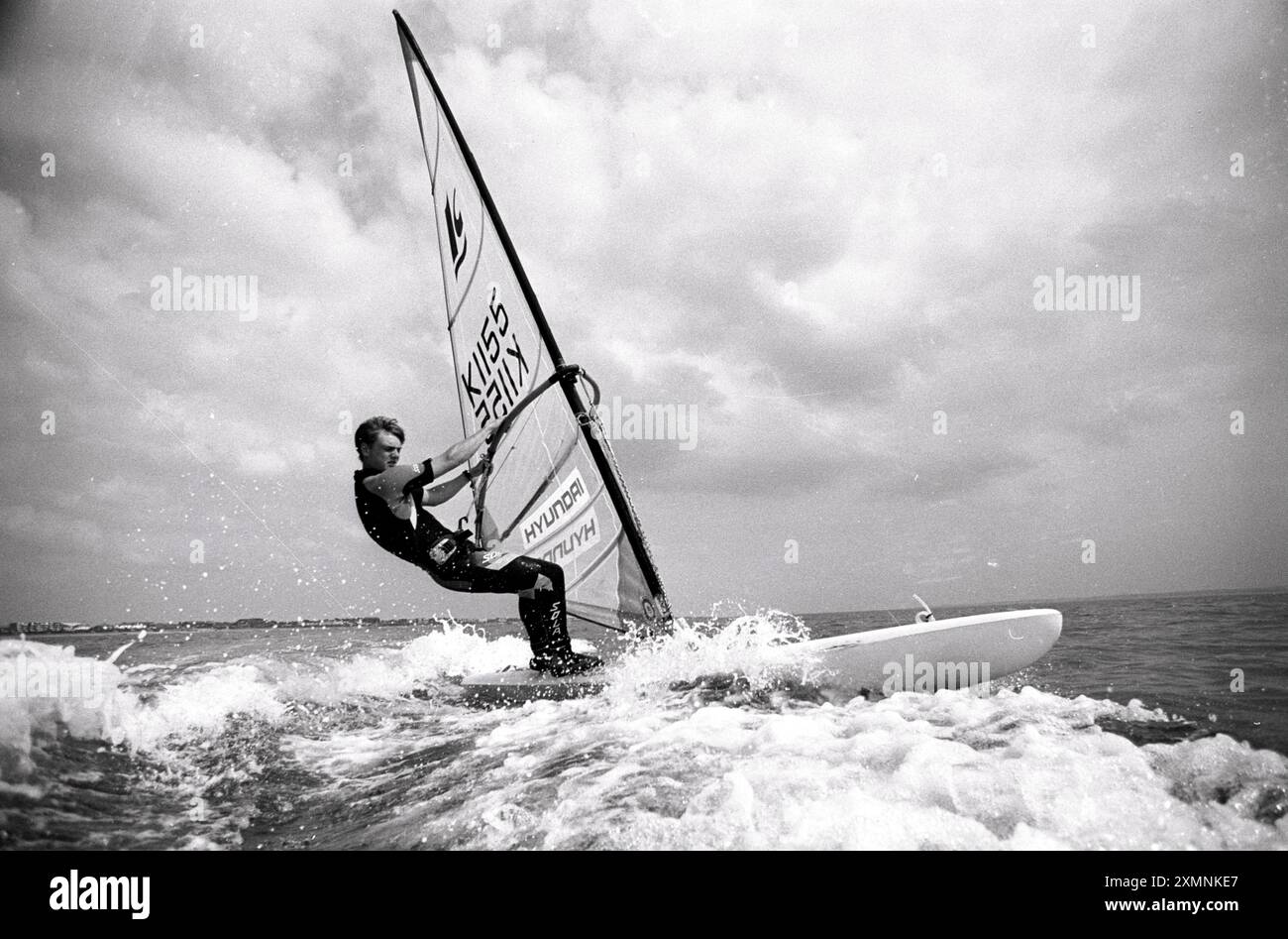 Windsurfen Olympia Hoffnungsvoll wird MEDD auf seinem Lechner-Board üben, während er auf den einzigen britischen Olympiaplatz blickt. MEDD (20) aus Lancaster , aber jetzt von Hillhead , Lee on Solent , wird im Februar mit sechs anderen konkurrieren , um Großbritanniens männlicher Windsurfer bei den olympischen Spielen in Barcelona zu werden . 23. Mai 1991 Bild von Roger Bamber Stockfoto