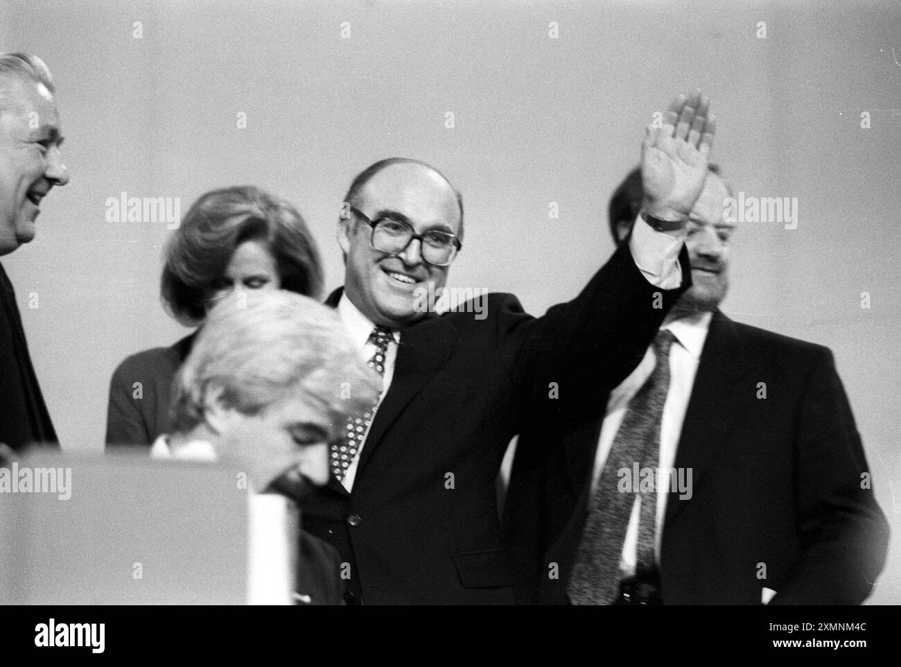 Labour Party Conference Brighton John Smith, Vorsitzender der Labour Party , seine Frau Elizabeth , hinter Robin Cook 29 September 1993 Bild von Roger Bamber Stockfoto