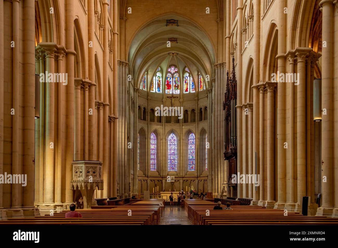 Das Schiff, Cathedrale Saint Jean Baptiste, Lyon, Rhone, Frankreich Stockfoto Das Schiff, Cathedrale Saint Jean Baptiste, Lyon, Rhone, Frankreich Stockfoto