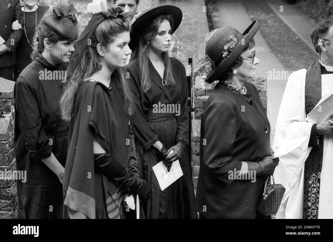 Laurence Oliviers FuneralTamsin Olivier , Julie Kate Olivier , Joan Plowright at St James' Chucrch , Ashurst , Sussex 14 Juli 1989 Bild von Roger Bamber Stockfoto