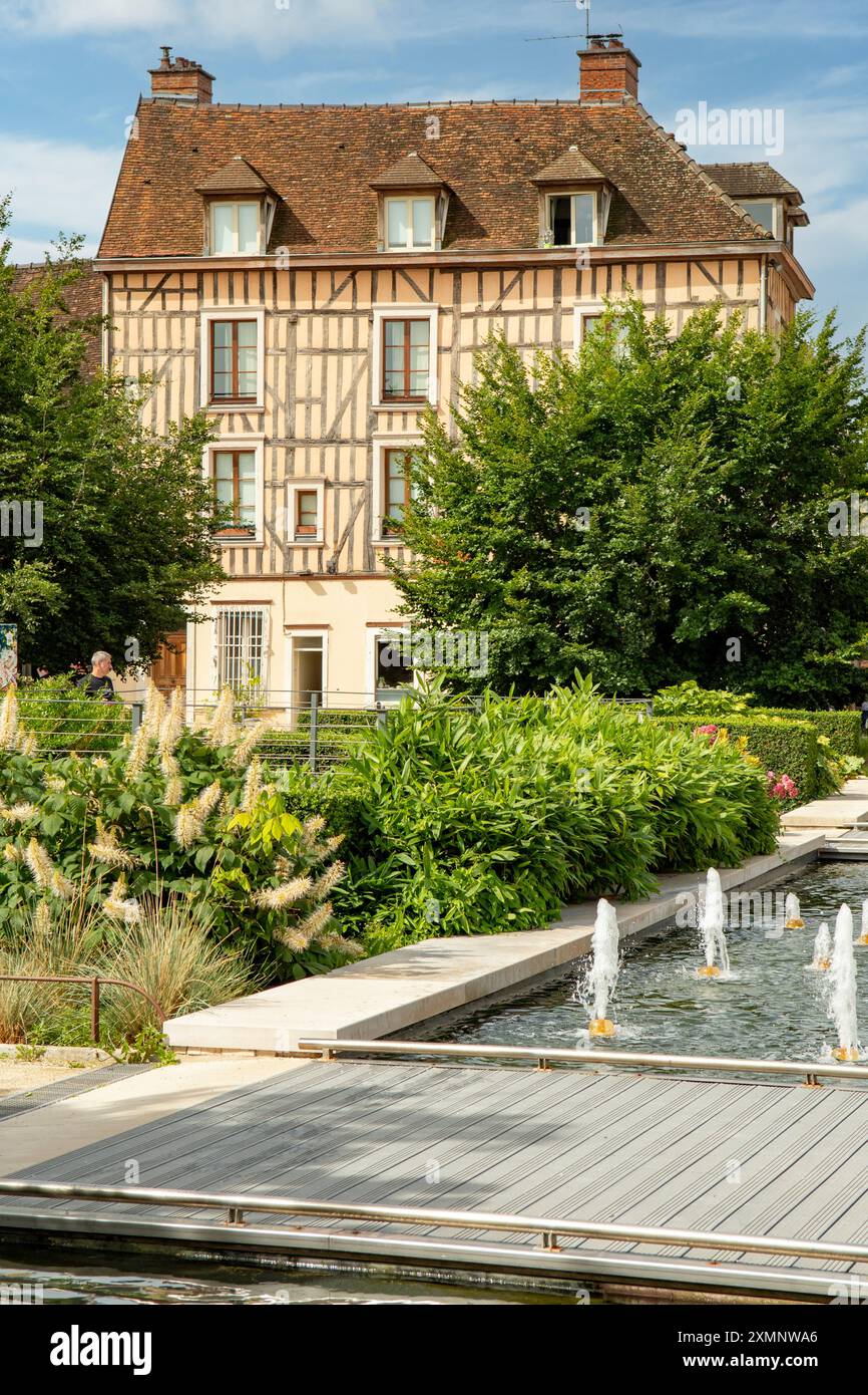 Altes Gebäude am Place de Liberation, Troyes, Champagne, Frankreich Stockfoto