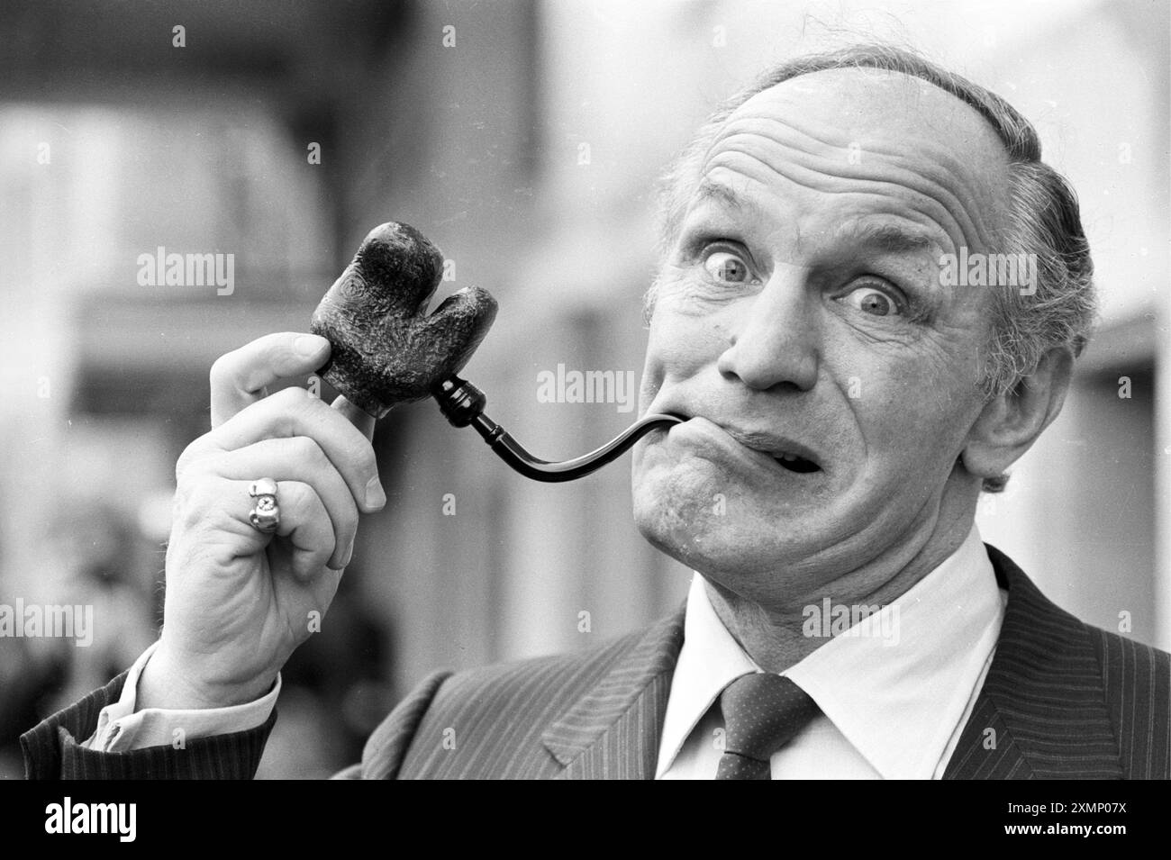 Henry Cooper and Pipe, Gewinner des Pipesmoker of the Year Award vom 27. Januar 1984 Stockfoto