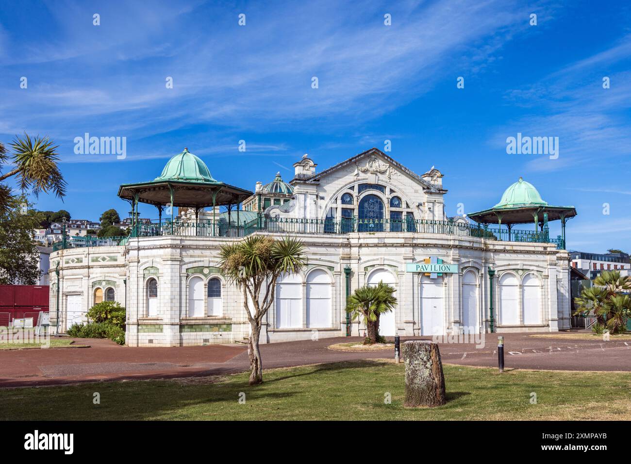 Torquay Pavilion Theatre in Princess Gardens, Torquay, Devon. Der Pavillon ist ein denkmalgeschütztes Gebäude und seit 2013 geschlossen. Stockfoto