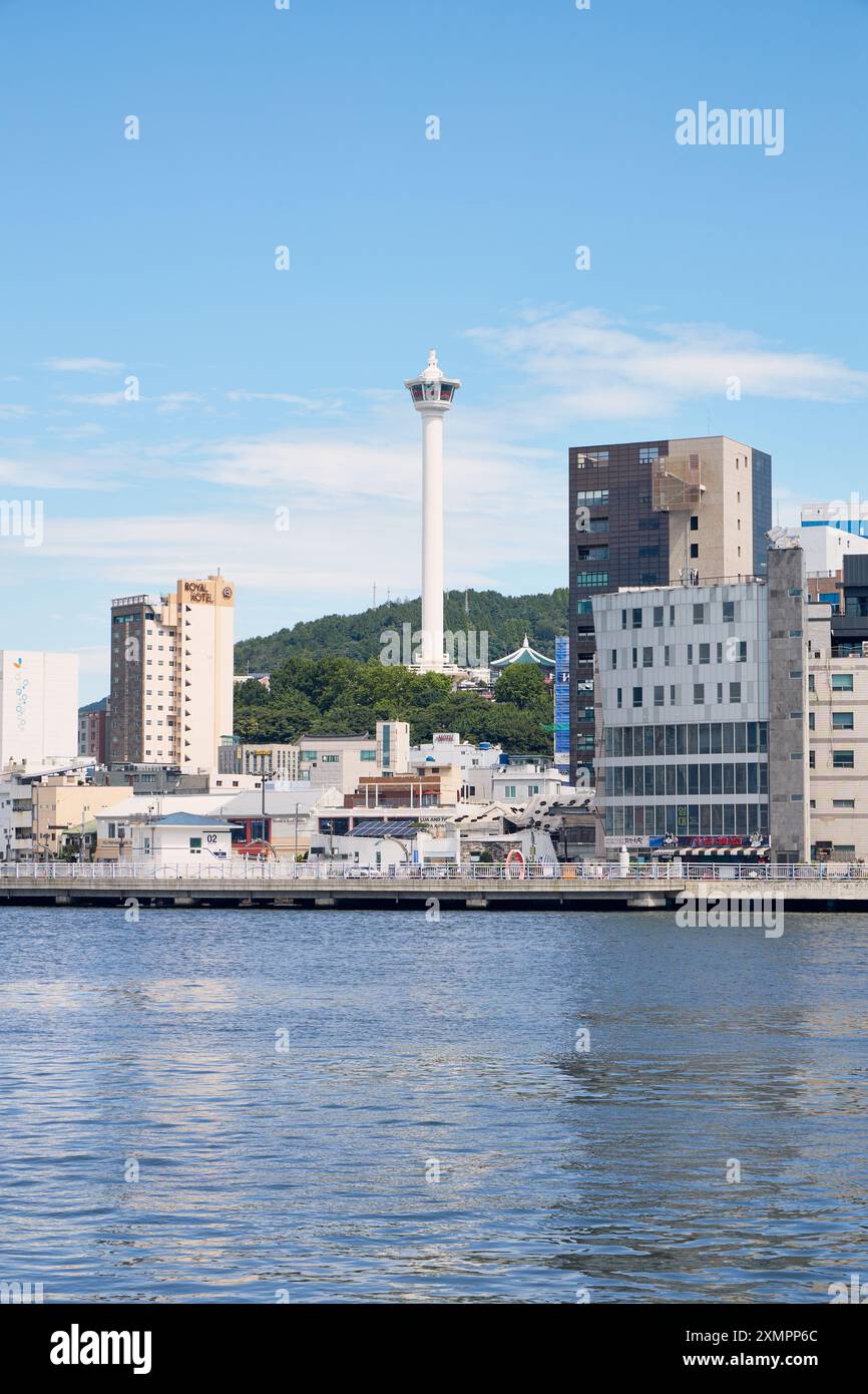 Berühmter Aussichtsturm im Yongdusan Park von Busan Stockfoto