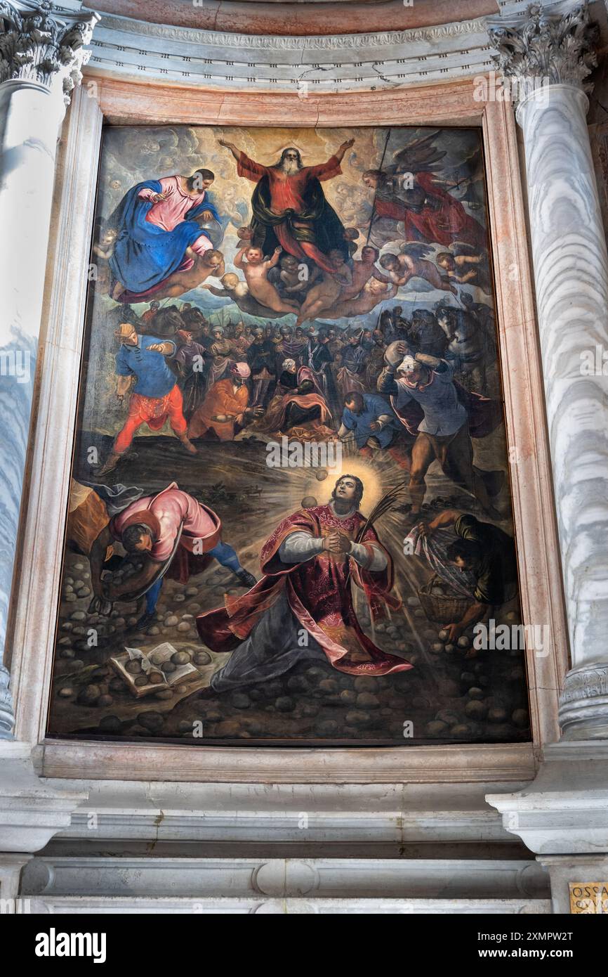 Das Martyrium von St. Stephan dem Protomartyr von 1594 von Jacopo und Domenico Tintoretto in der Kirche San Giorgio Maggiore in Venedig, Italien. Stockfoto