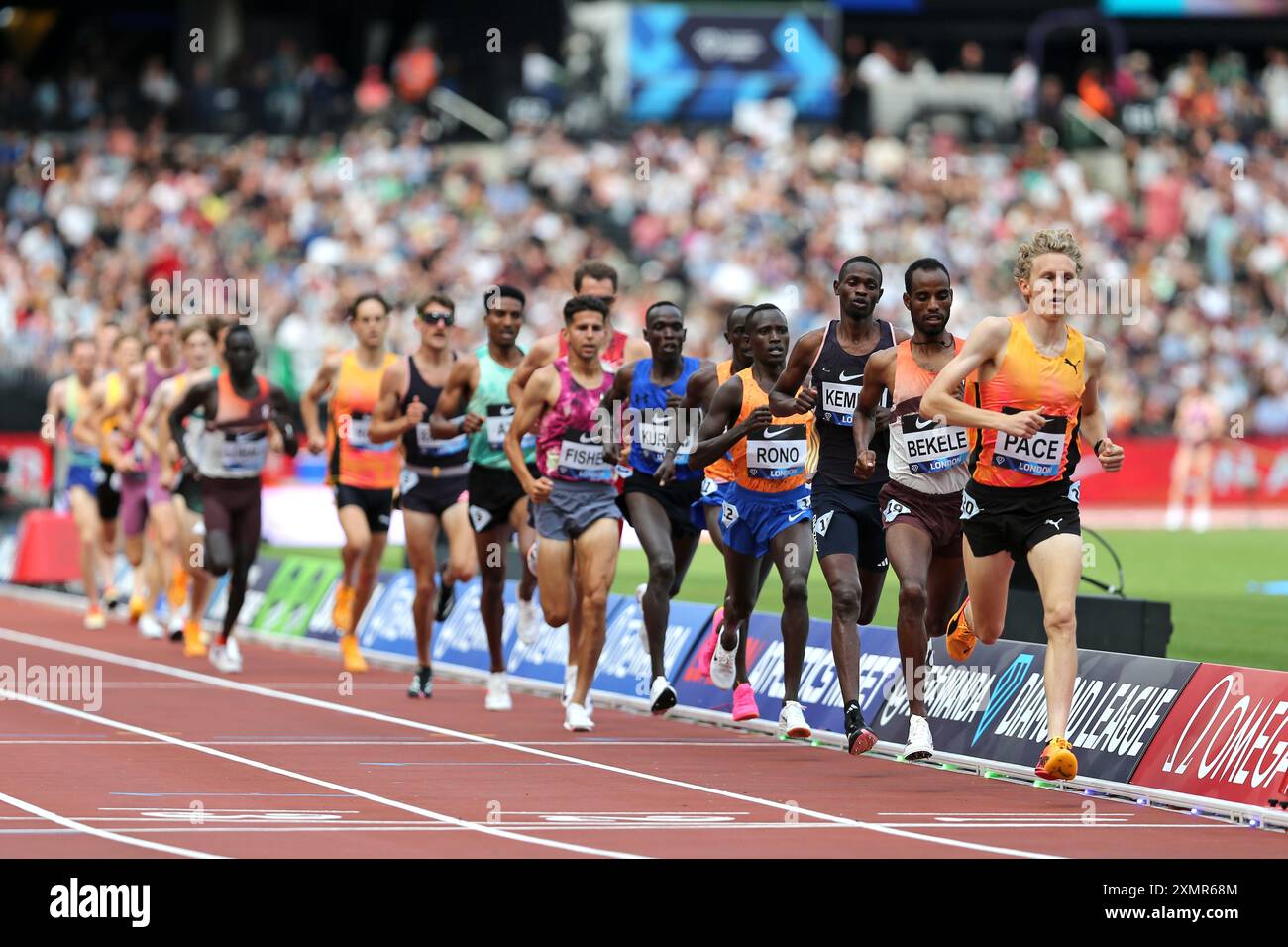 Schrittmacher Jude THOMAS (Australien), führende Telahun Haile BEKELE (Äthiopien), Cornelius KEMBOI (Kenia), Gideon Kipkertich RONO (Kenia) im 3000-m-Finale der Männer 2024, IAAF Diamond League, London Stadium, Queen Elizabeth Olympic Park, Stratford, London, Großbritannien. Stockfoto