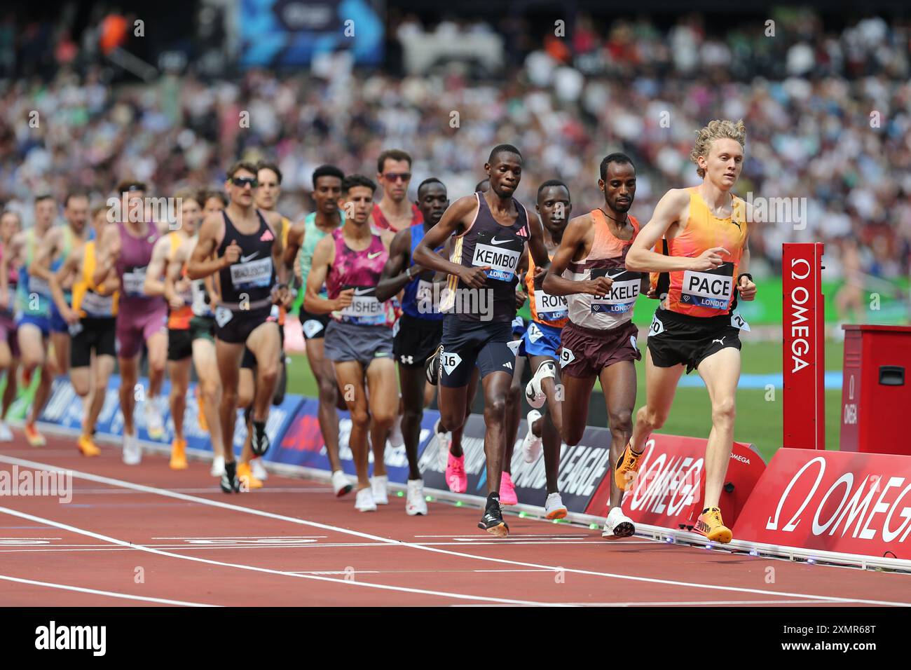 Schrittmacher Jude THOMAS (Australien), führende Telahun Haile BEKELE (Äthiopien), Cornelius KEMBOI (Kenia), Gideon Kipkertich RONO (Kenia) im 3000-m-Finale der Männer 2024, IAAF Diamond League, London Stadium, Queen Elizabeth Olympic Park, Stratford, London, Großbritannien. Stockfoto