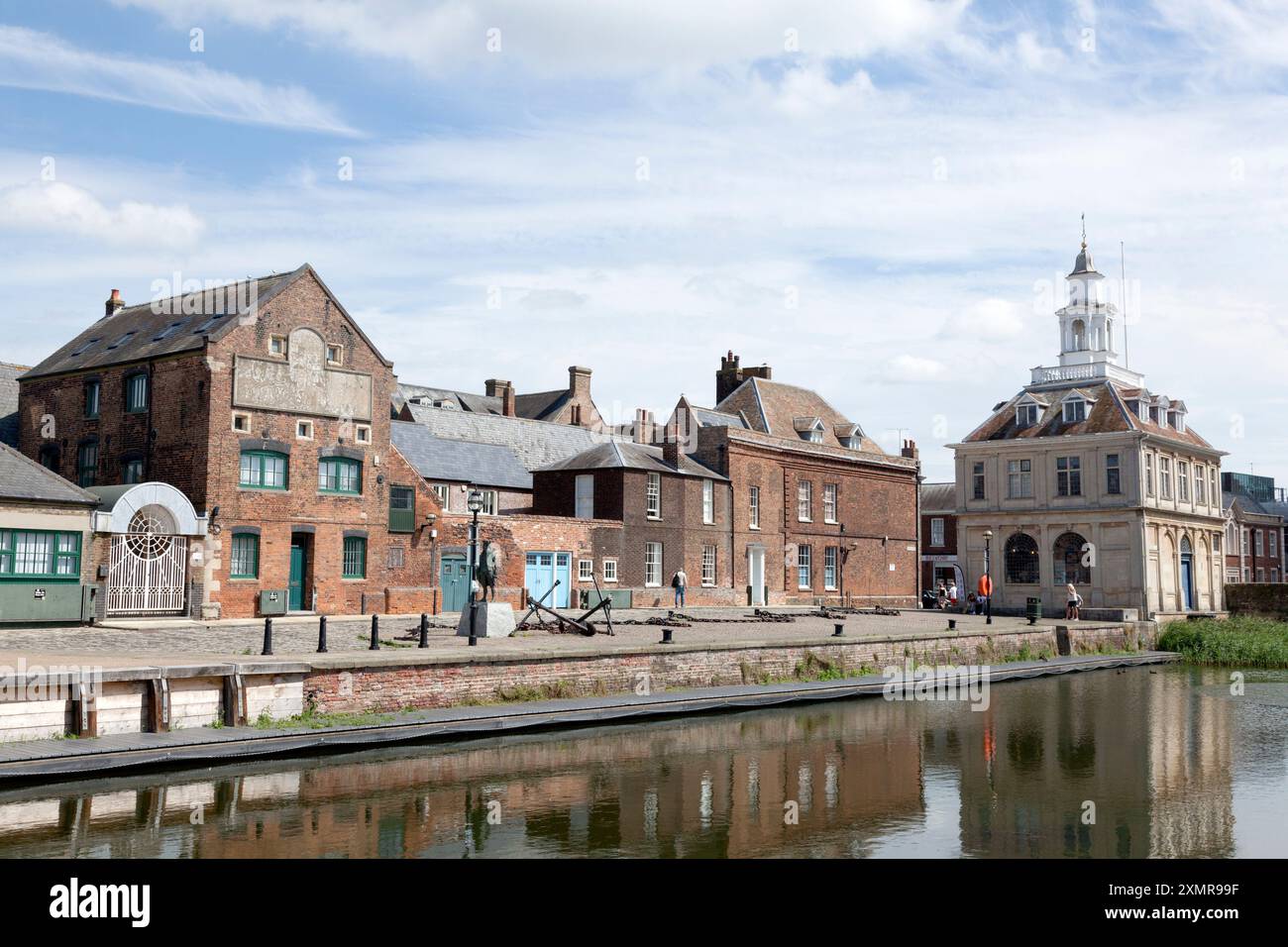 Historische Gebäude am Fluss und Zollhaus am Purfleet Quay, King's Lynn, Norfolk Stockfoto
