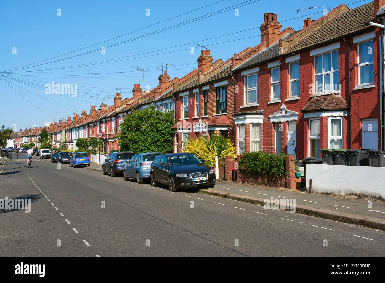 Reihenhäuser aus dem späten viktorianischen Stil in der Hermitage Road, Harringay, North London, Großbritannien Stockfoto