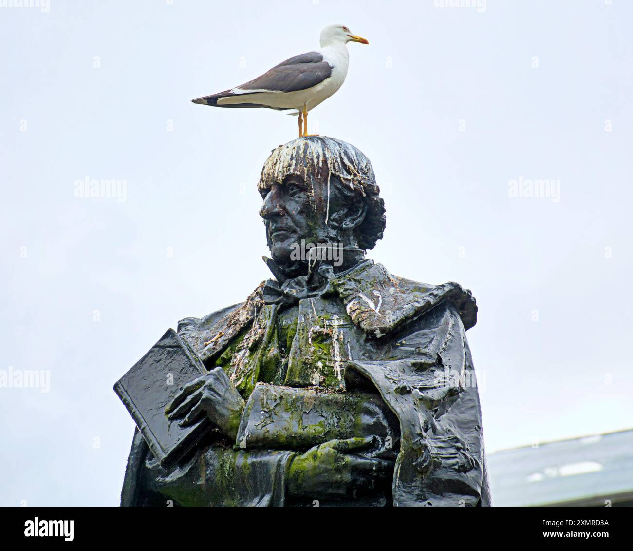 Glasgow, Schottland, Großbritannien. 29. Juli 2024: Die Lage der Statuen des George Square, da sie für die Lagerung vorgesehen sind, während das Gebiet einer massiven Renovierung unterzogen wird. Die Bronzeskulpturen leiden unter der Aufmerksamkeit lokaler Möwen, nur wenige haben das berühmte Kegelsymbiol der Stadt, um sie zu schützen. William Gladstone berühmter Premierminister. Sie müssen natürlich renoviert werden, wenn sie im Jahr 2025 vertreten sind. Credit Gerard Ferry /Alamy Live News Stockfoto